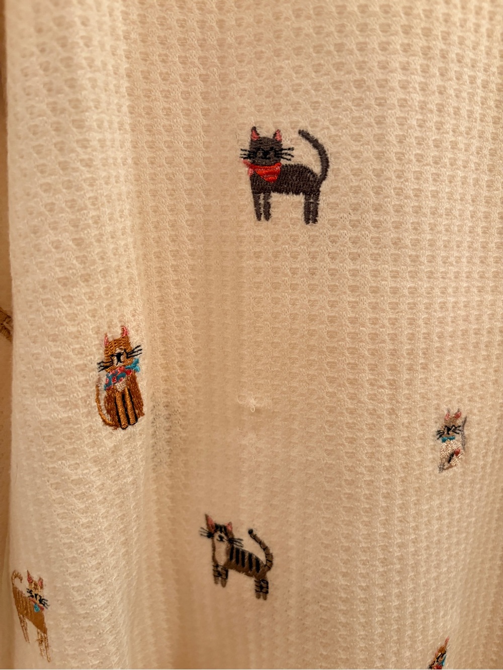NATURAL LIFE Cream Waffle Knit Crew with Cute Assorted Cats Embroidery. Medium - Picture 4 of 8